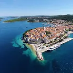 By The Sea - 9321 아파트