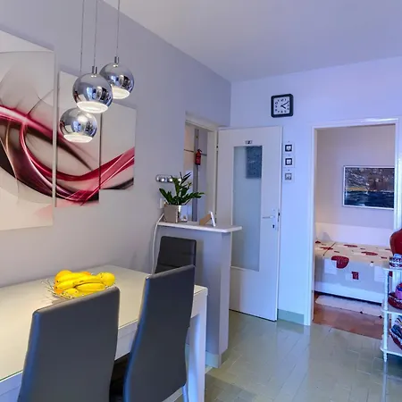 Apartment By The Sea - 9321